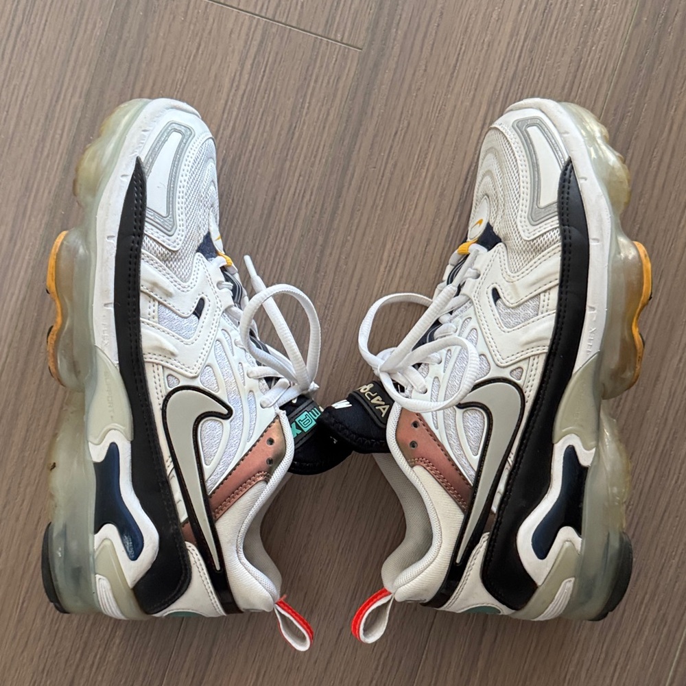 Limited edition Nike multicolor Air Vapormax EVO “evolution of icon” size 8